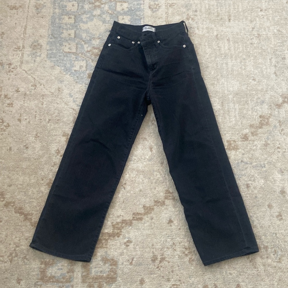 Black cropped jeans